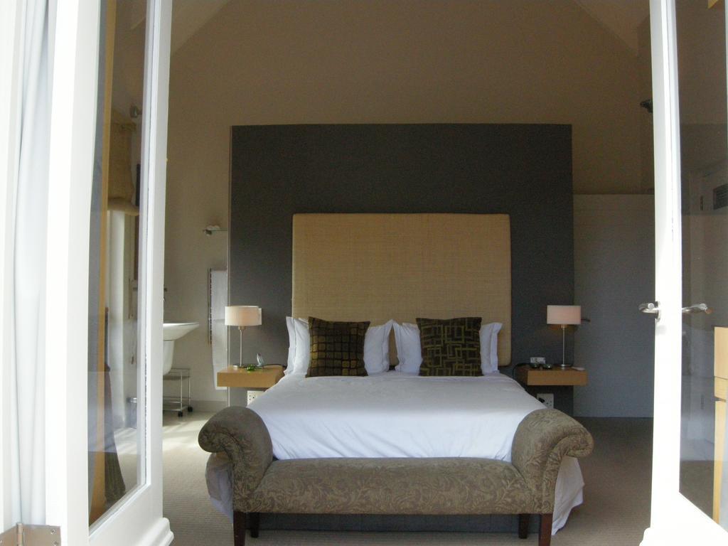 Four Rosmead Boutique Guesthouse Cape Town Exterior photo